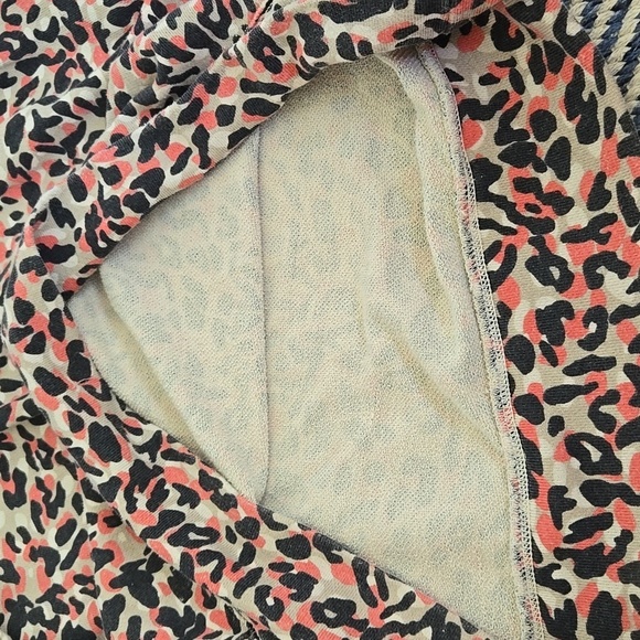 MONROW Tiger Sweatshirt in Black and Pink size Medium - Picture 15 of 16